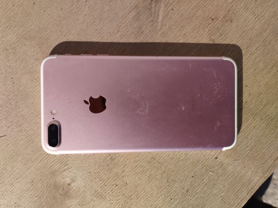 Продам айфон 7+