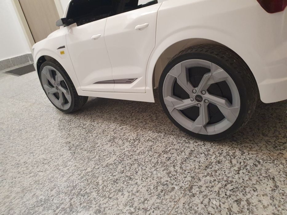 Masina electrica cu telecomanda