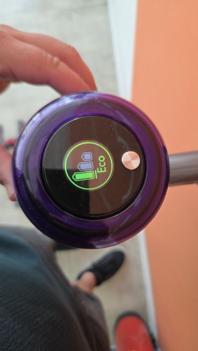 Нова Прахосмокачка dyson v15s с представки и оставаща гаранция от 12 месеца