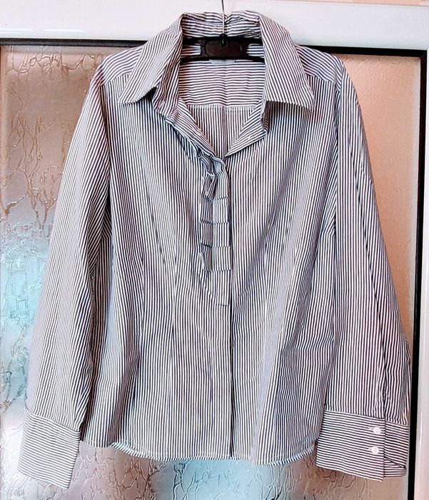 Bluza maneca lunga alba cu dungi verticale albastre