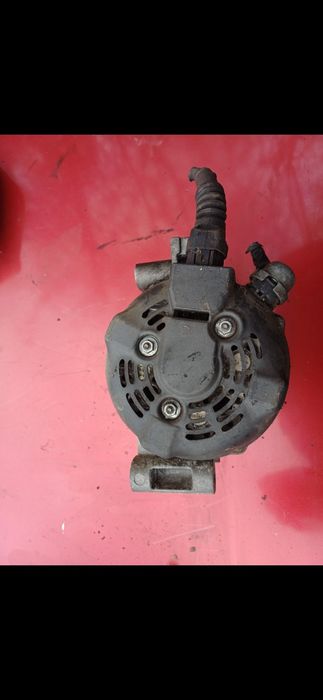 Динамо за тойота авенсис и версо 2.2 136,177 коня