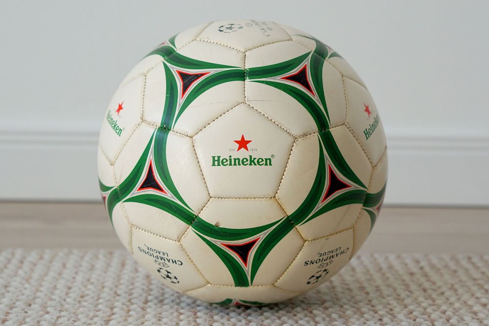 Lot 4 mingi de fotbal si volei