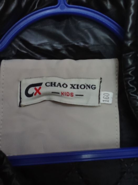 Продам куртку -ветровку на девочку .