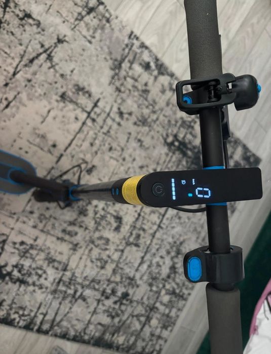 Vând trotinetă electrică Xiaomi Essential sau schimb cu Meta Quest 2