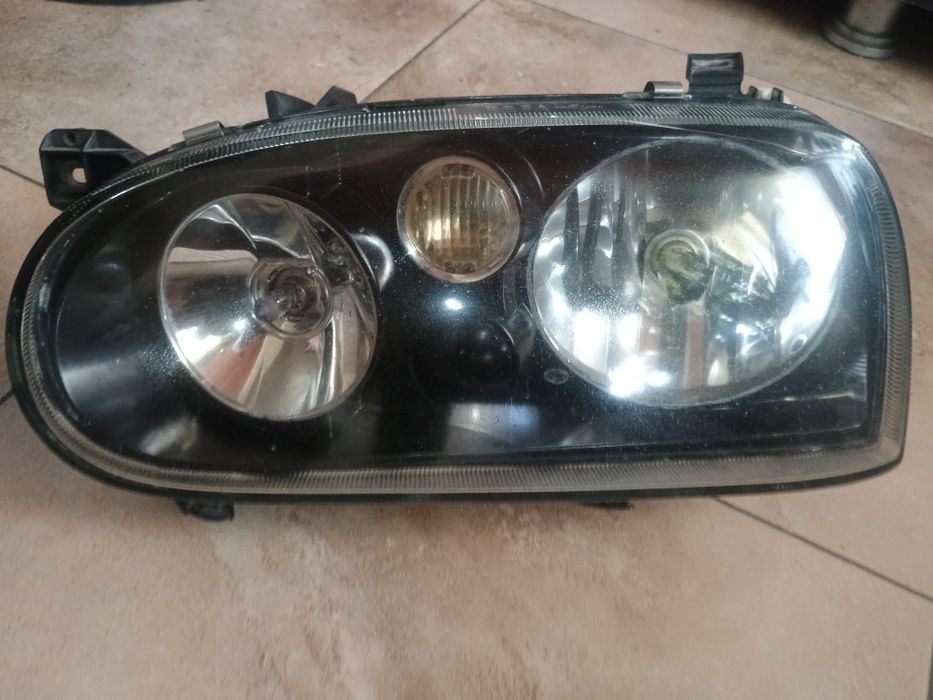 Комплект- двусекционни фарове Хела за Голф 3