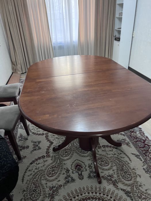 Деревянный стол