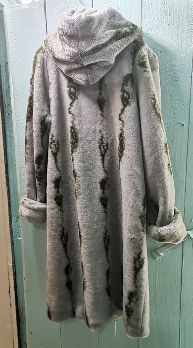 Отдам даром шубу женскую