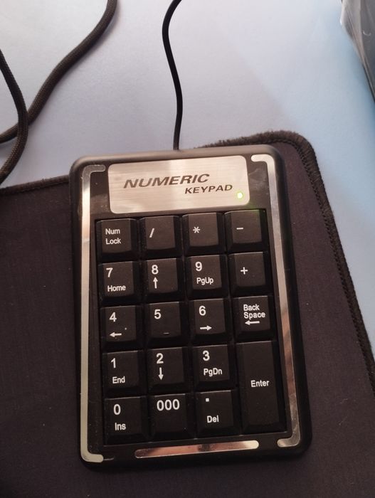 Жичен Numpad Numeric Keypad – отлично състояние