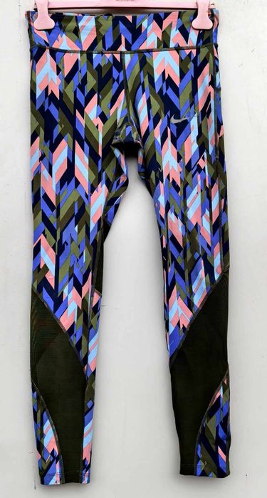 Nike oригинален дамски клин М размер