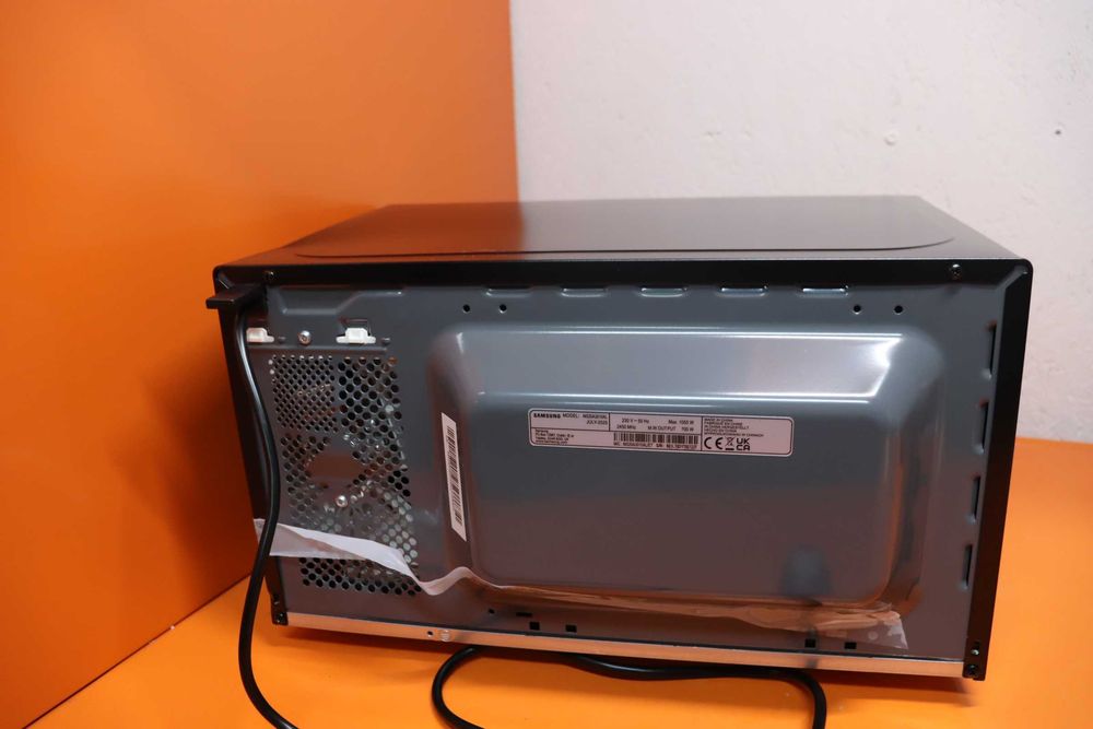 Микровълнова печка Samsung 20L стъклен дизайн, черна, лек транспортен ДЕФЕКТ