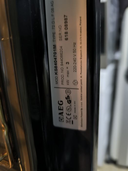 Фурна AEG KS8404701M с много програми и готвене на  пара.