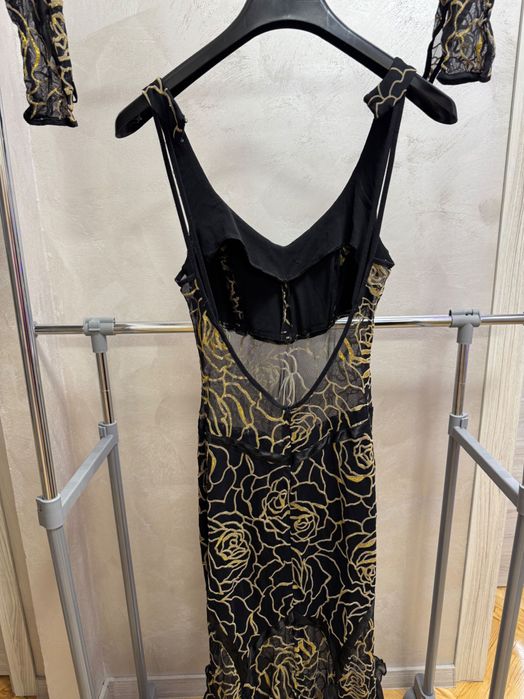 Бална рокля черен цвят със златни мотиви