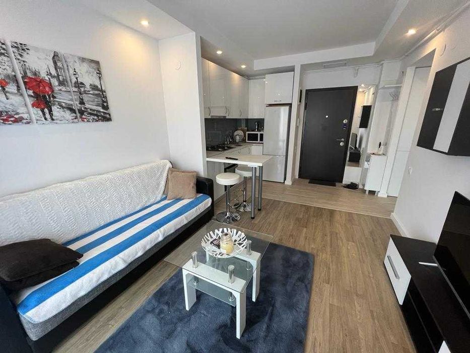 Inchiriez direct proprietar apartament 2 camere Cosmopolis, parcare.