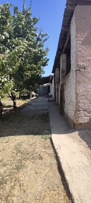 Uy sotiladi qora qoylida