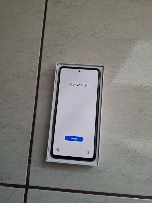 Продавам Samsung  A53.Подарък протектор,слушалки,калъф.НОВ