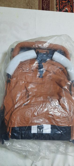 Новая коляска яркими цветами