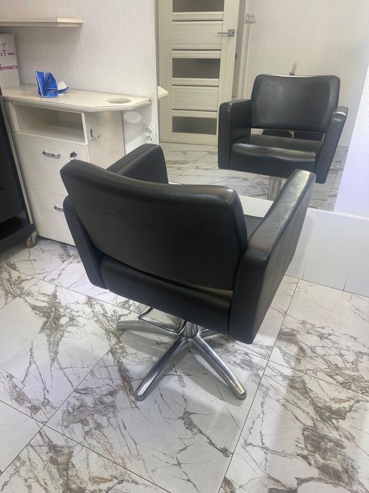 Продам парикмахерское кресло