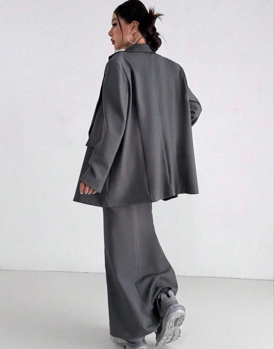 Дамски костюм с дълга пола и сако