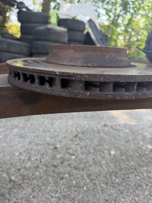 Комплект предни спирачни апарати Brembo и дискове 4L0615105F за Audi Q7, VW Touareg, Cayenne