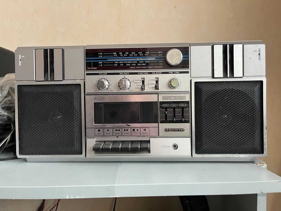 Продавам радиокасетофони