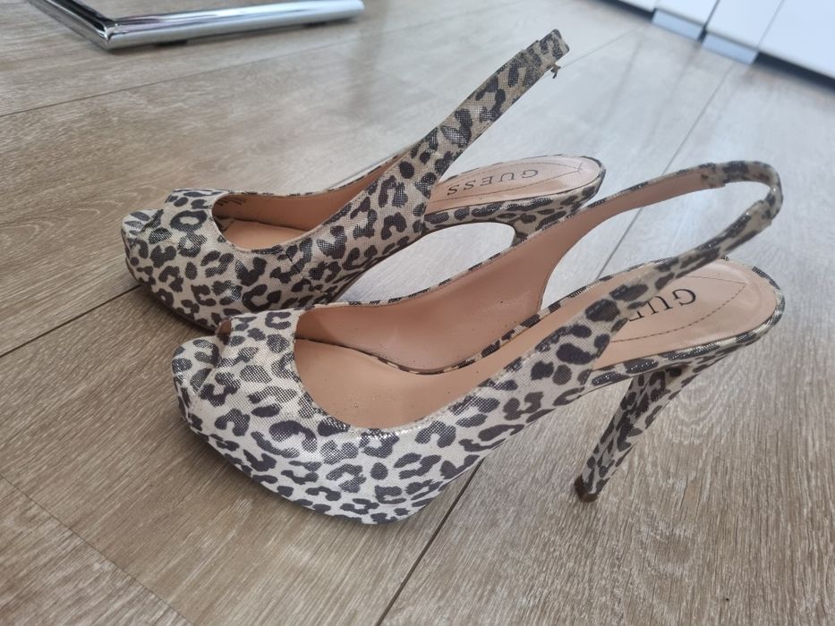 Оригинални Сандали Guess