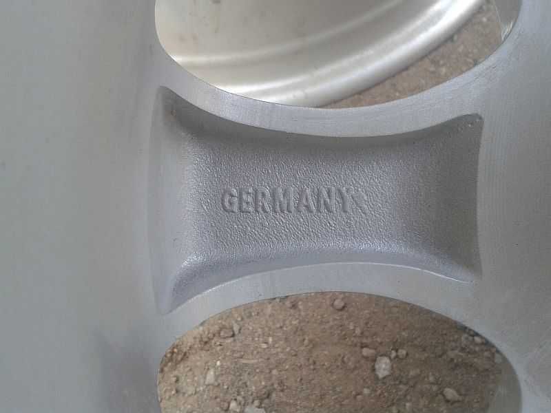 Продам 2 оригинальных легкосплавных диска R15