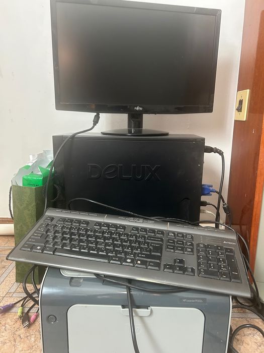 Компьютер настольный, с принтером.
