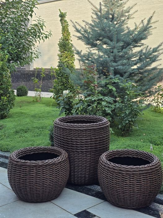 Продаю кашпо для цветов из искусственного ротанга.