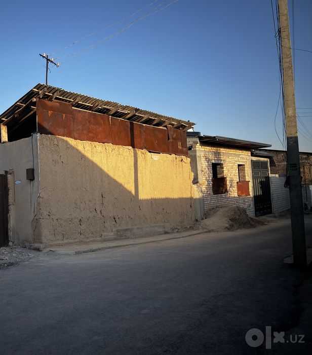 Yuqori Hasanboyda 1,5 sotix 2 xonalik uyi bilan sotiladi