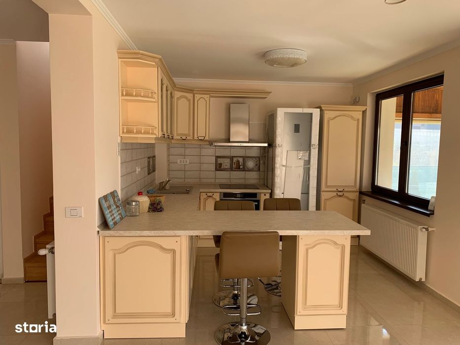 Vila de închiriat,zona de Nord, 5 camere, curte proprie