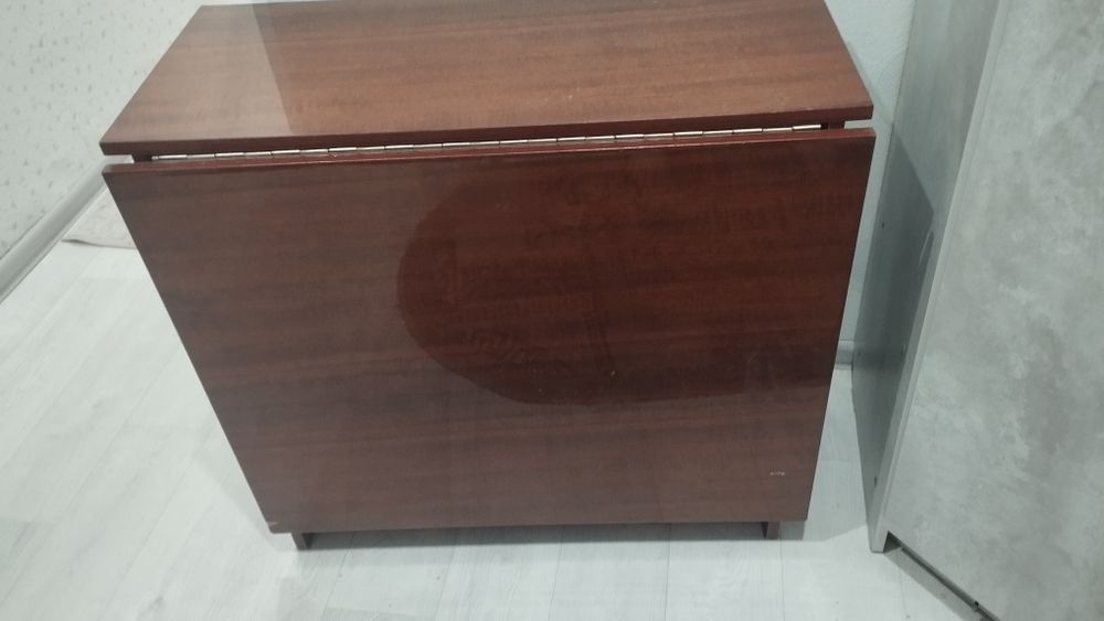 Продам Б/у Стол книжка