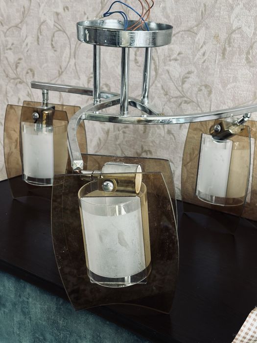 Продам Люстру в хорошем состоянии