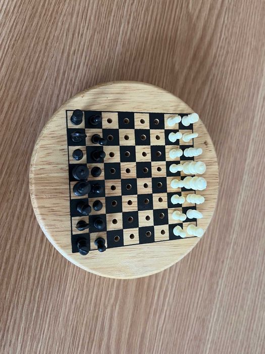 Set de sah, portabil, calatorii, din lemn 100 lei neg