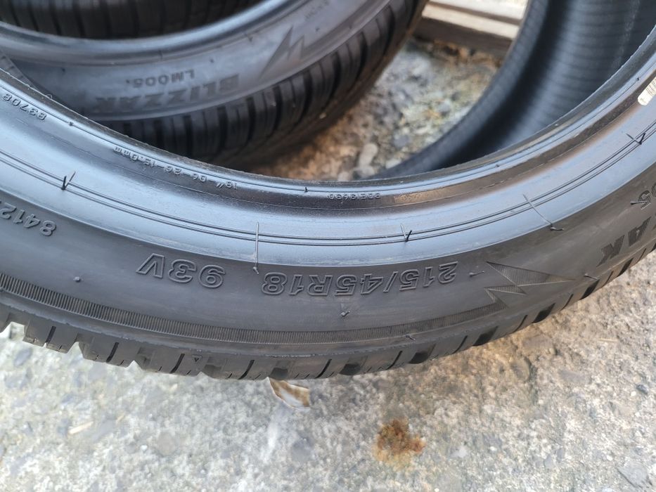 4anvelope de iarnă 215/45/18 Bridgestone Blizzak LM005.