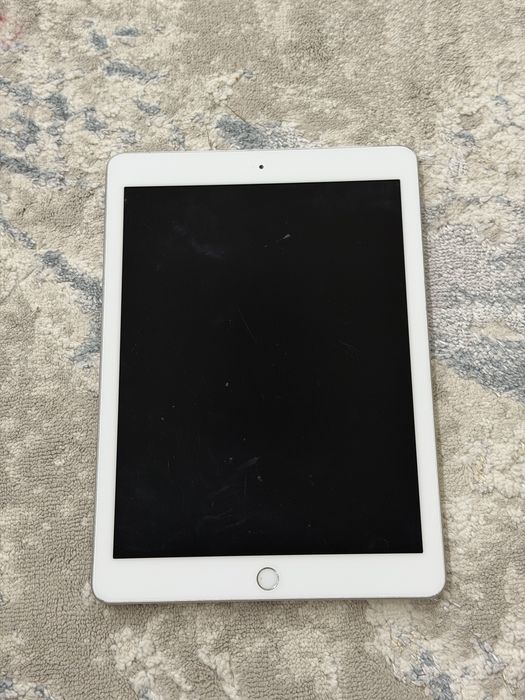 Продам планшет iPad (6-го поколения)