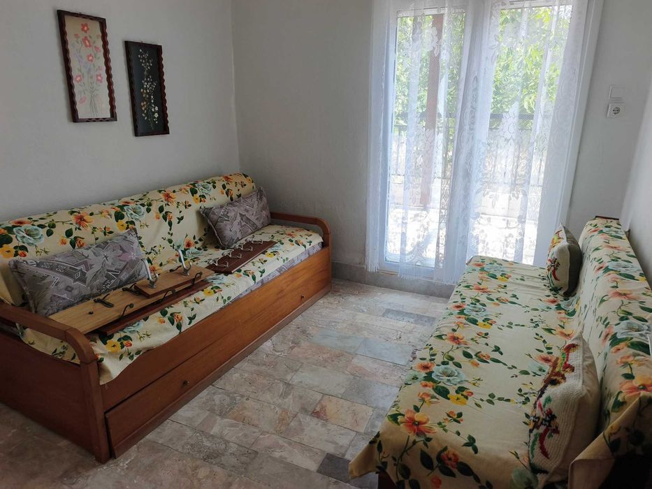 Продава китна къща с площ 79 м2 с двор 249 м2 в Аспровалта, Гърция