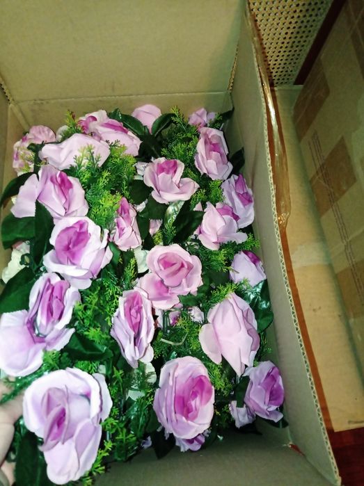 Роза на сетке искусственные