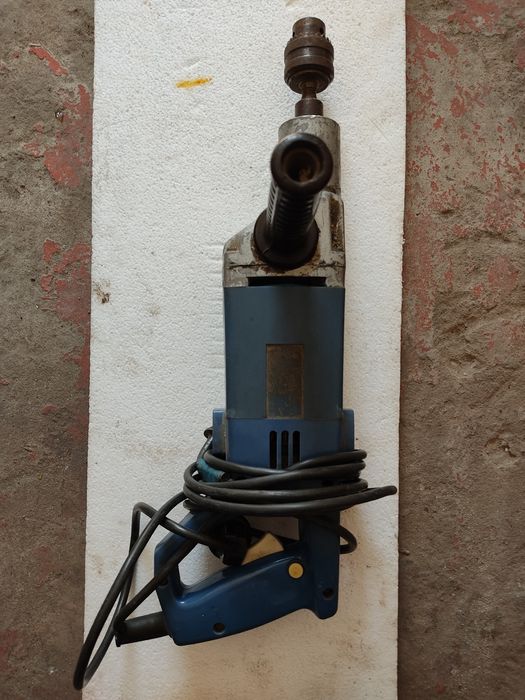 Продам электрическую Дрель.