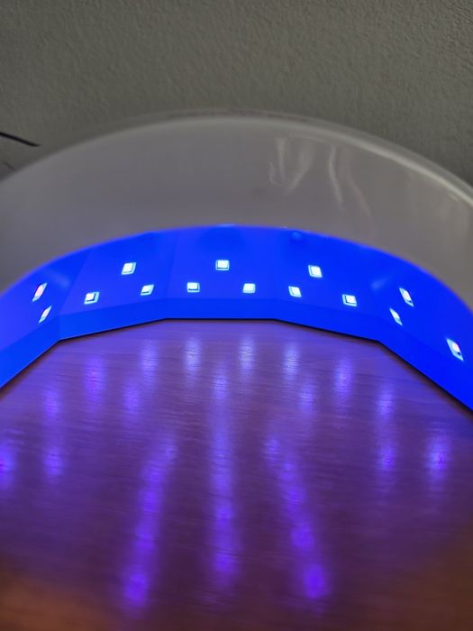 Vand lampa pentru unghii + 1 gel 30g de la NailsUp