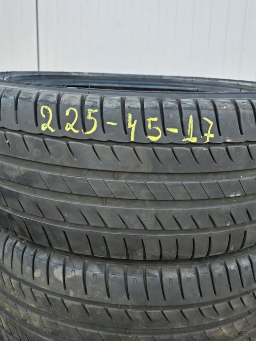 2 Броя 225/45/17 Michelin 2x5,5mm