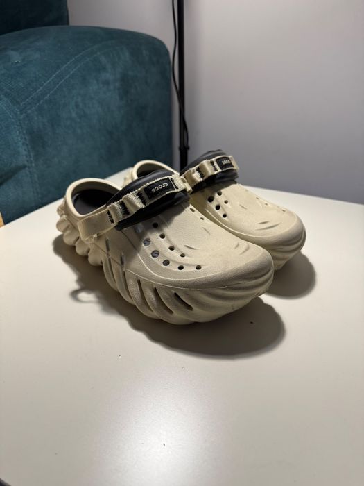 Saboti Crocs Echo Clog Bej Bone/Black – aproape noi
