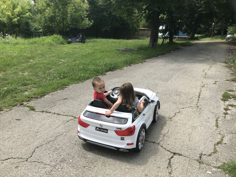 Детска електрическа кола за две деца