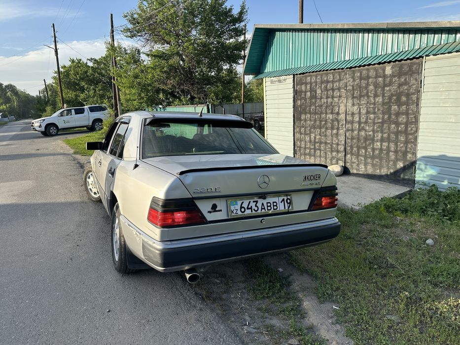 Продам  машину мерседес