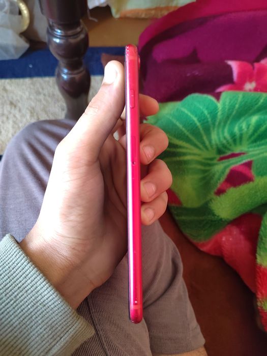 IPhone 8 plus  sotiladi ochilmagan