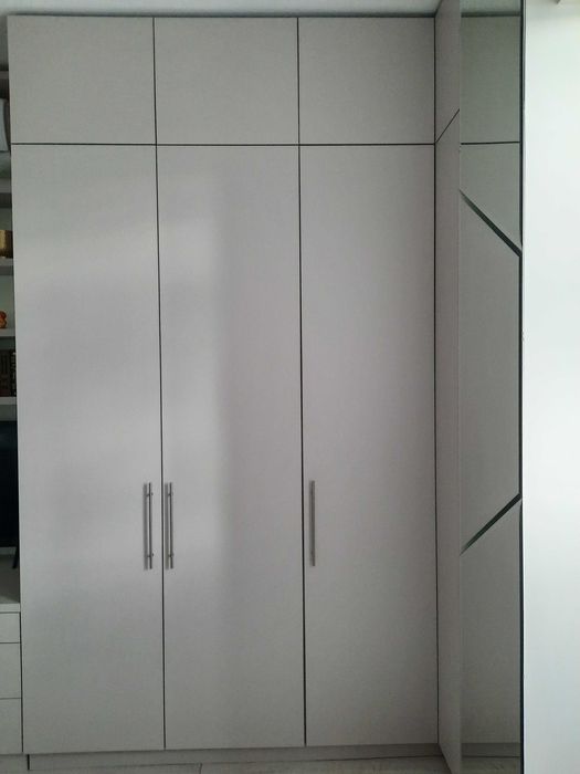 Шкаф, стеллаж с полками