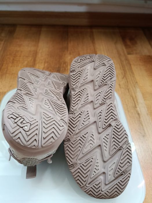 Adidași.    Fila