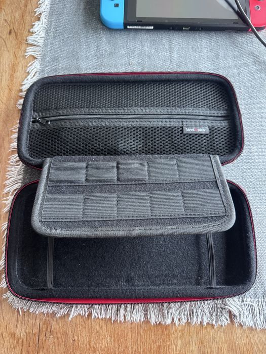 Nintendo switch (пълен комплект + 4 игри)