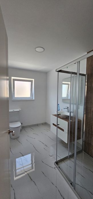 Persoana fizica inchiriez casa noua 5 camere in cartierul Tineretului-0748115163