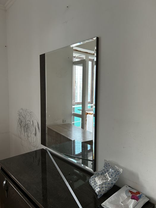 Зеркало настенное.