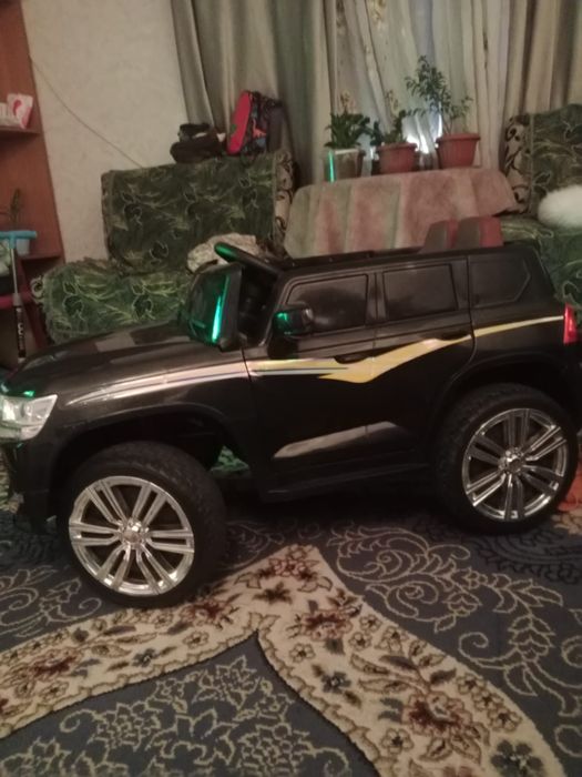 Продам детскую машинку